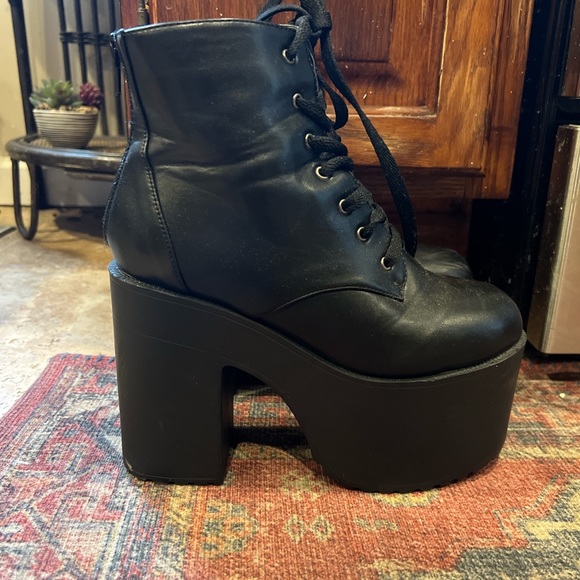 Bratz doll boots - Picture 2 of 2